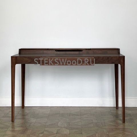 Минималистичный письменный стол из массива "АКИЛА"